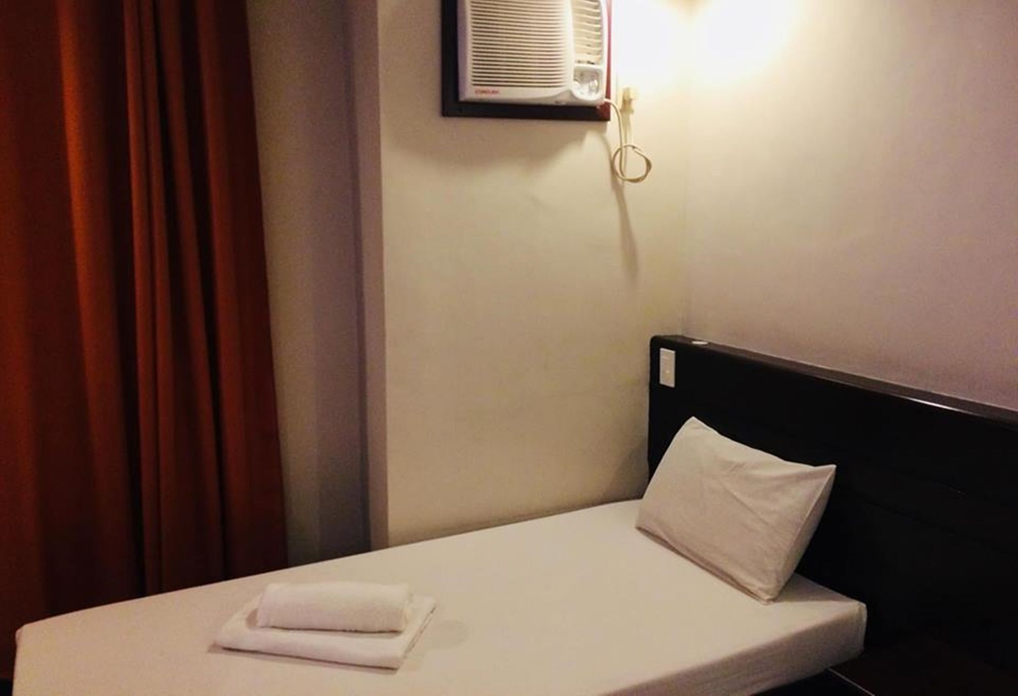 Reddoorz Near Victoria Mall Davao Stadt Exterior foto