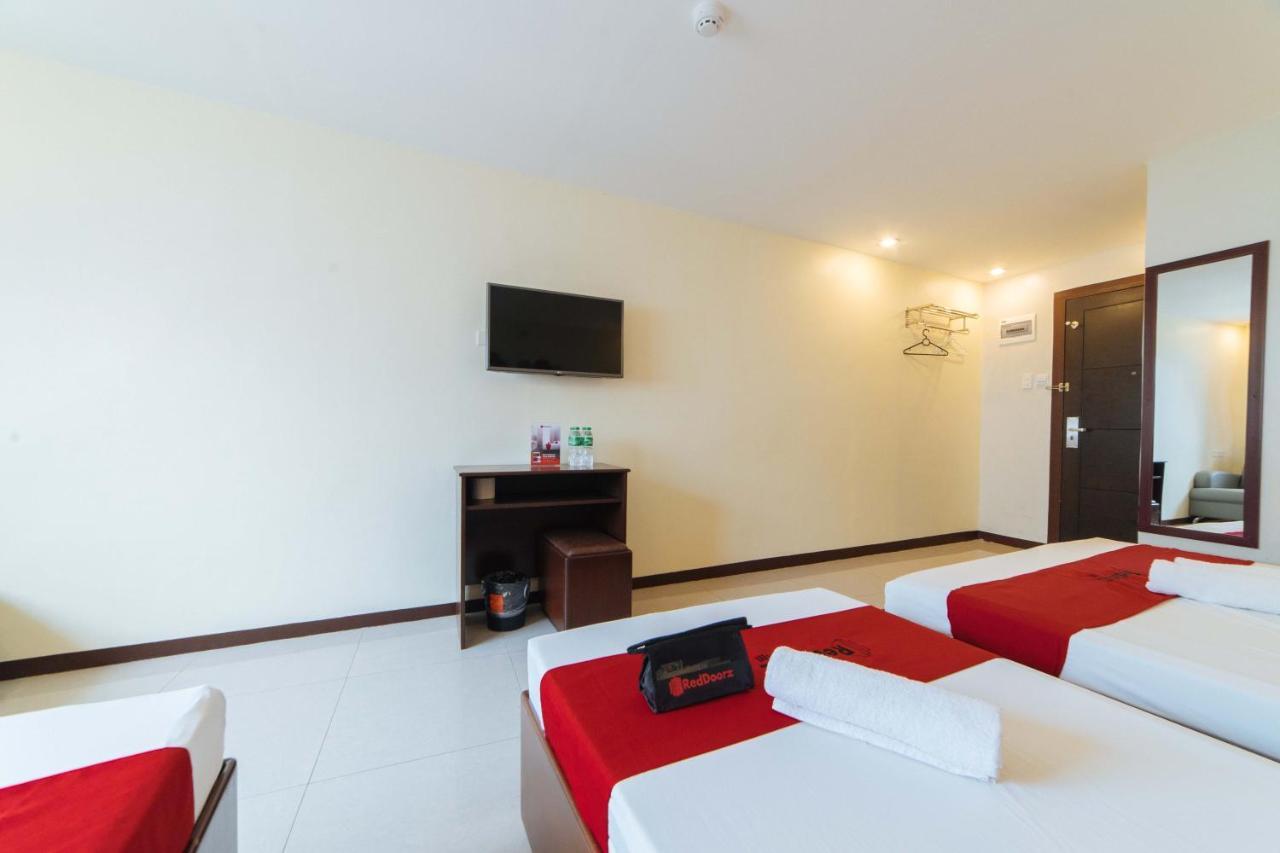 Reddoorz Near Victoria Mall Davao Stadt Exterior foto