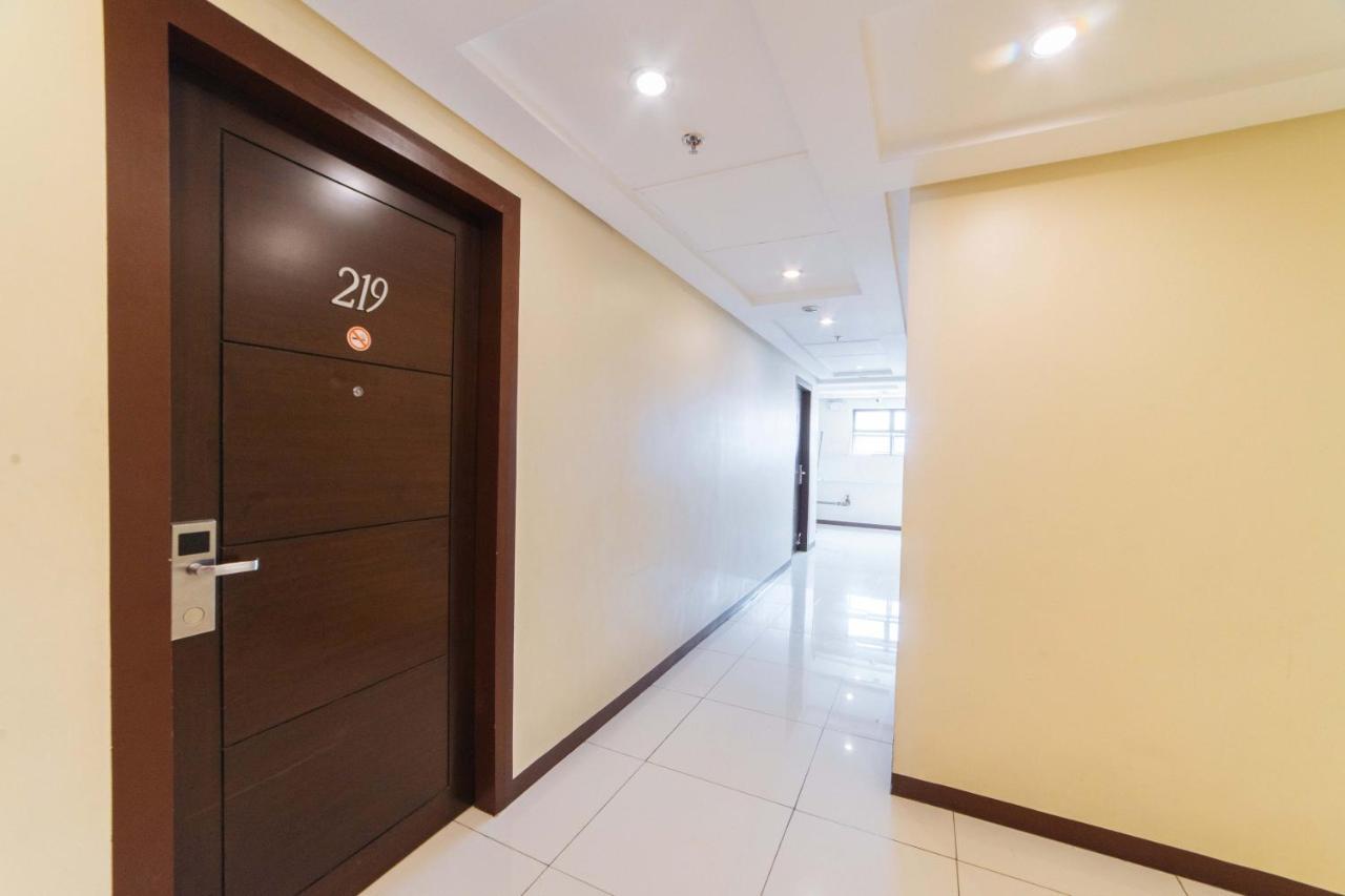 Reddoorz Near Victoria Mall Davao Stadt Exterior foto
