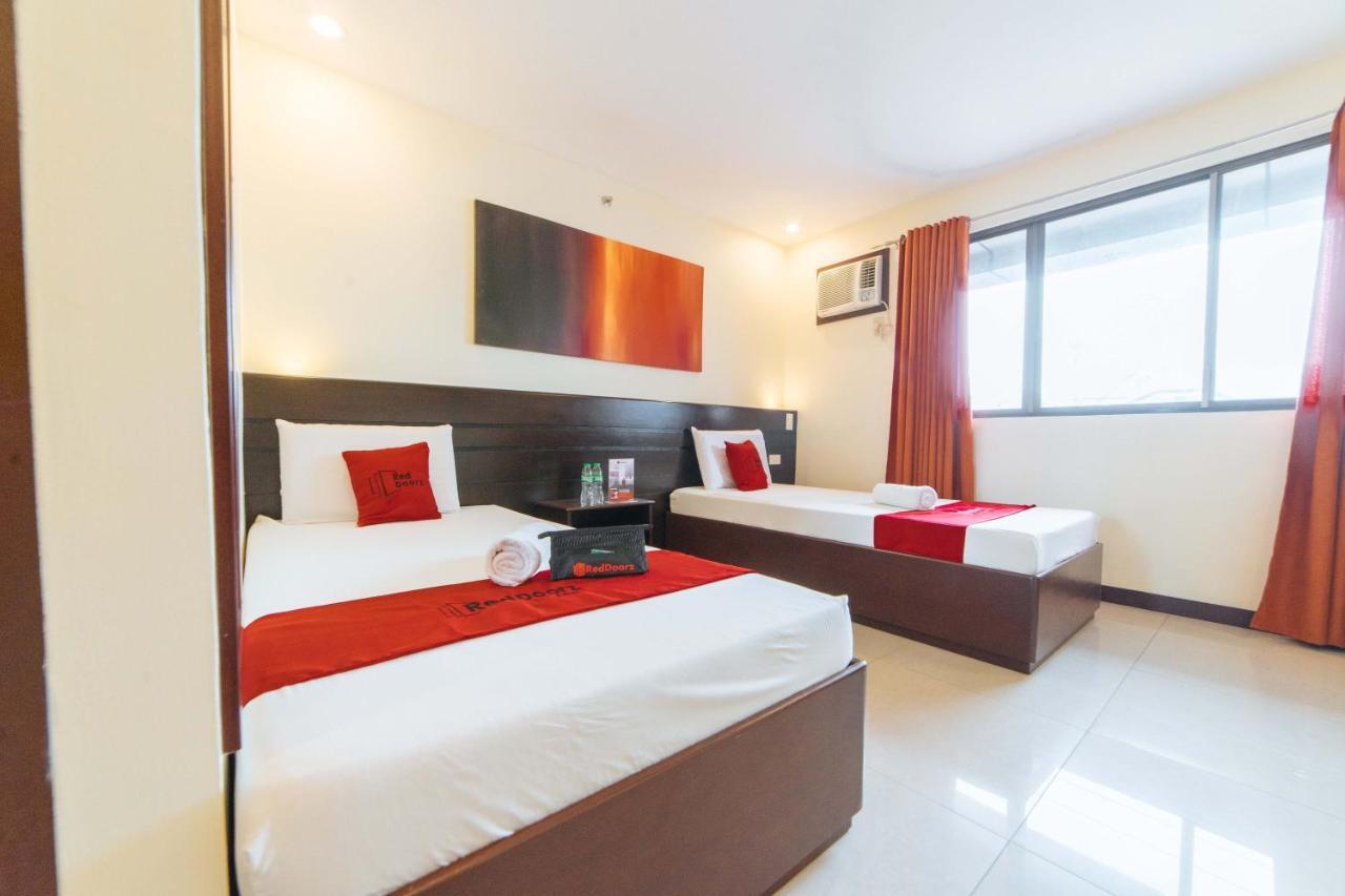 Reddoorz Near Victoria Mall Davao Stadt Exterior foto